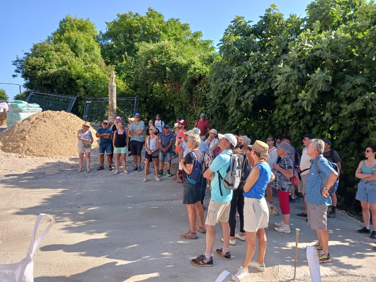 Rendez-vous sur le parvis