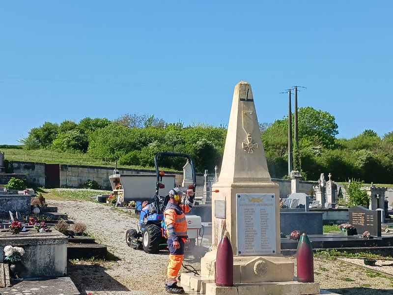 Ravalement du monument aux morts